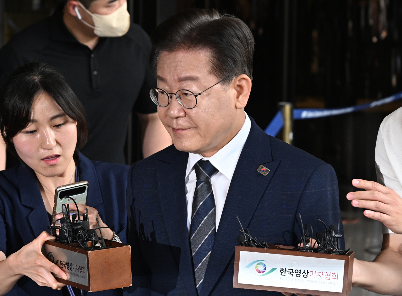 이재명 더불어민주당 대표가 17일 서울 서초구 서울중앙지검에 피의자 신분으로 출석하고 있다. 임세준 기자