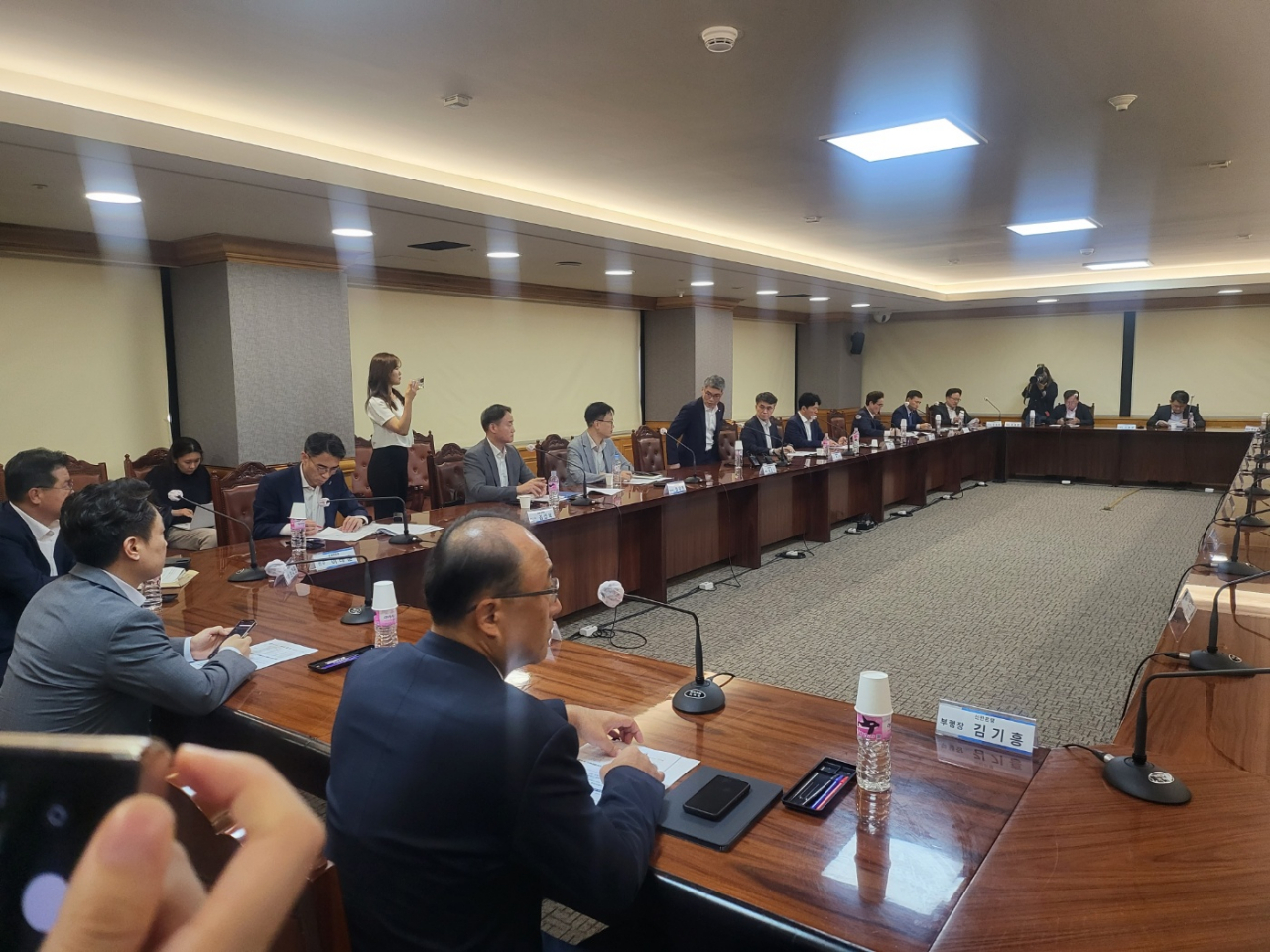 17일 은행연합회에서 열린 ‘내부통제·가계대출 관리 강화를 위한 은행장 간담회’에서 은행장들이 참석하고 있다. 홍승희 기자