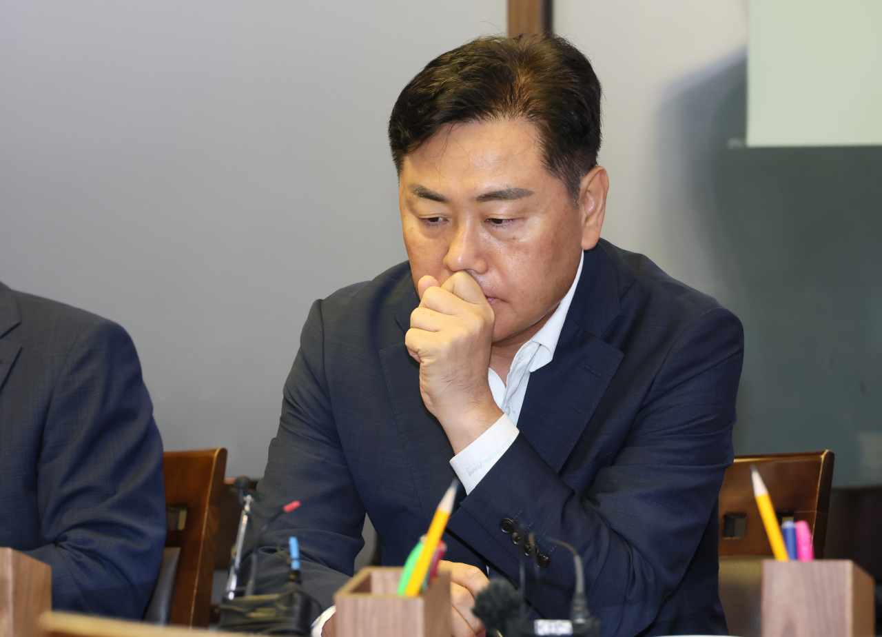 김관영 전북도지사가 17일 오전 국회 의원회관에서 열린 전라북도 국회의원 조찬간담회에서 잠시 생각에 잠겨 있다. 연합뉴스