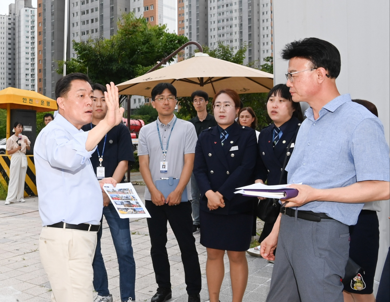 이재준 수원시장(왼쪽)