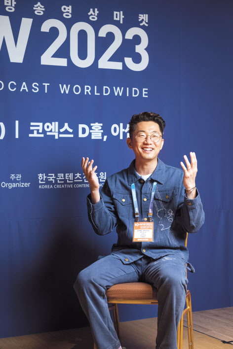 넷플릭스 시리즈 ‘성난 사람들’의 각본과 연출을 맡은 이성진 감독