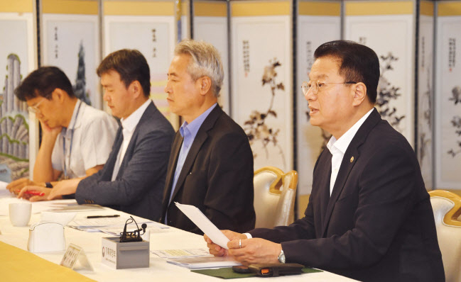 방기선 기획재정부 제1차관이 18일 서울 종로구 정부서울청사에서 열린 ‘제29차 비상경제차관회의’에서 모두발언을 하고 있다. [기획재정부 제공]