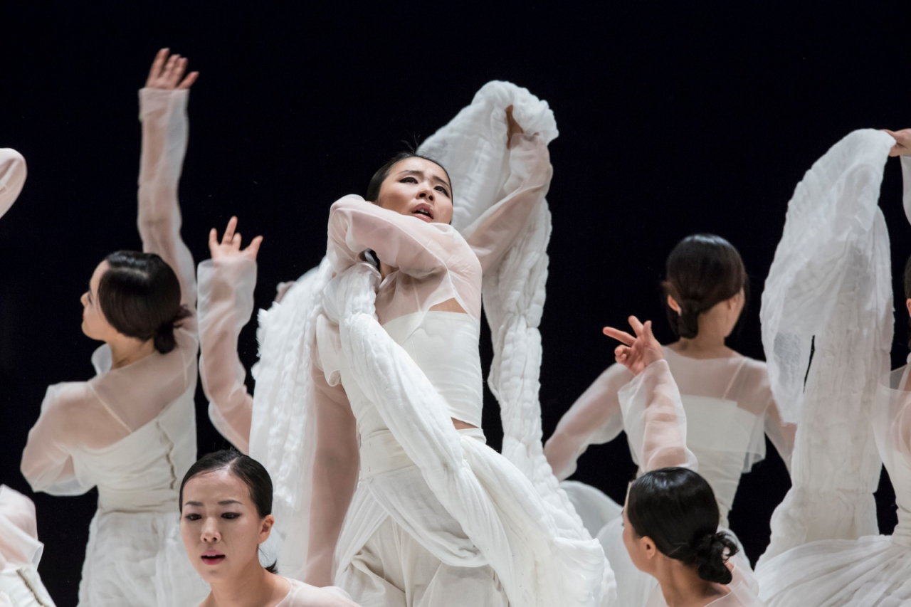 "Here" choreographed by Kim Mae-ja (Changmu Art Center)