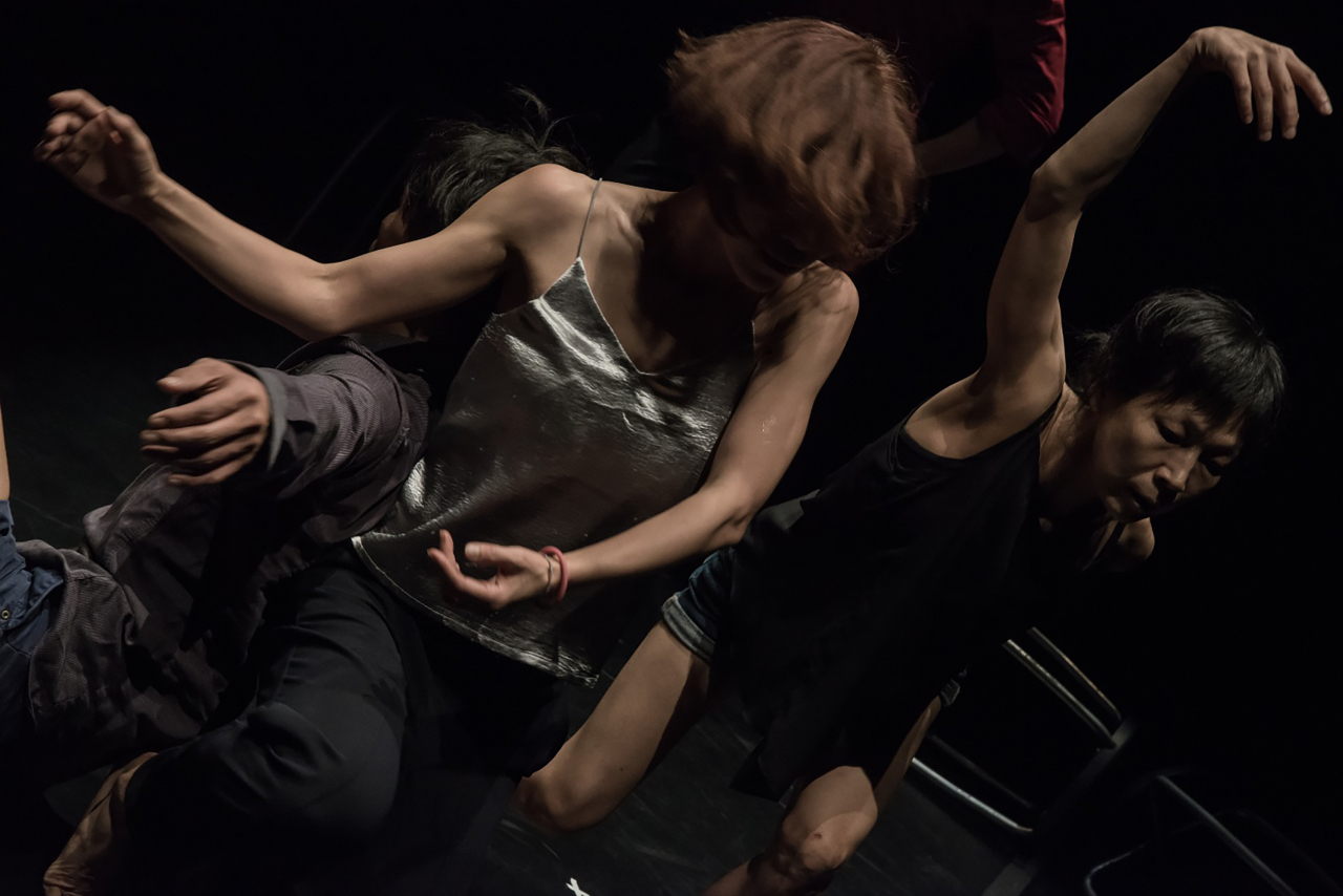 “Being Layered in Layers” (Changmu Art Center)