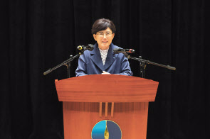 최연혜 한국가스공사 사장이 지난 18일 대구 동구 가스공사 본사에서 열린 창립 40주년 기념식에서 새로운 경영비전을 발표하고 있다. [한국가스공사 제공]
