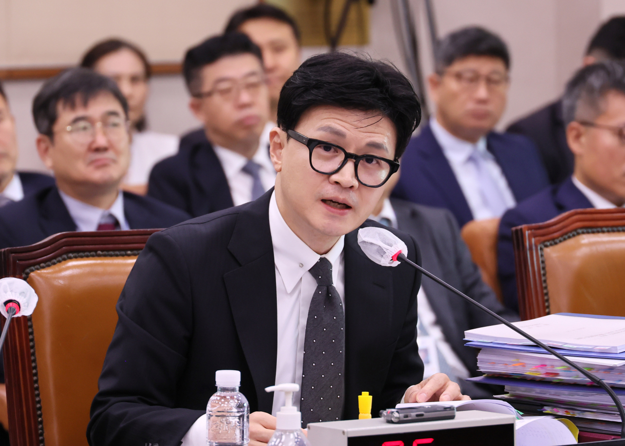 한동훈 법무부 장관이 21일 국회에서 열린 법제사법위원회 전체회의에서 의원 질의에 답변하고 있다. [연합]