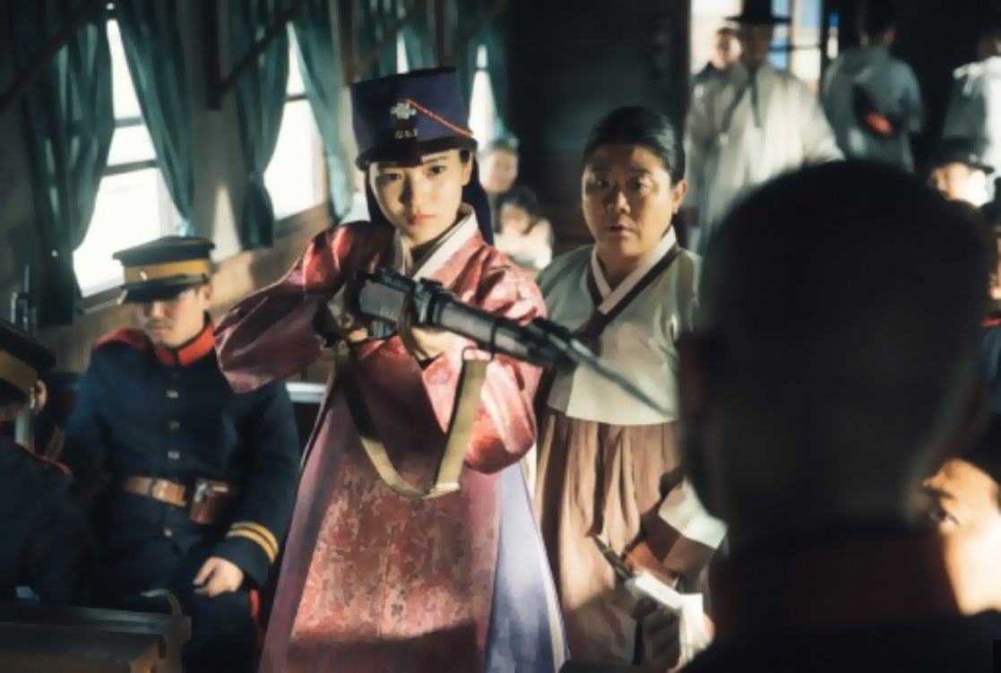 세계적인 드라마로 인기를 모았던 ‘미스터 션샤인’의 여성독립운동자의 활약 모습