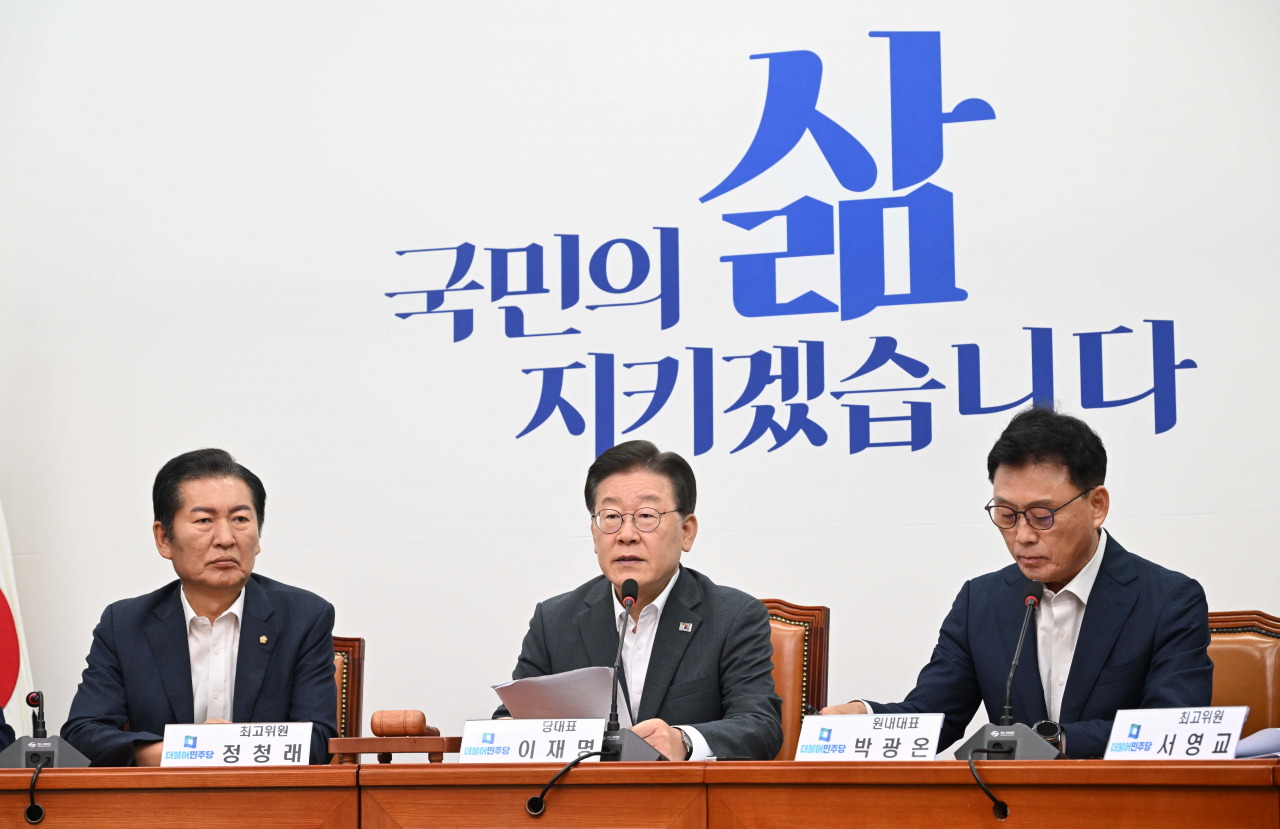 이재명 더불어민주당 대표가 21일 오전 서울 여의도 국회에서 열린 최고위원회에 참석해 모두발언을 하고 있다. 이상섭 기자