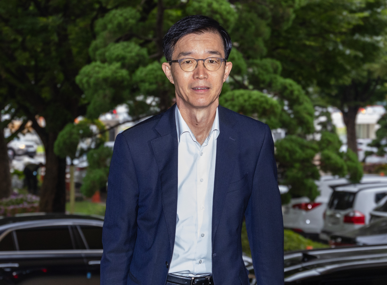 방문규 국무조정실장이 22일 오전 서울 종로구 정부서울청사로 출근하고 있다. [연합]