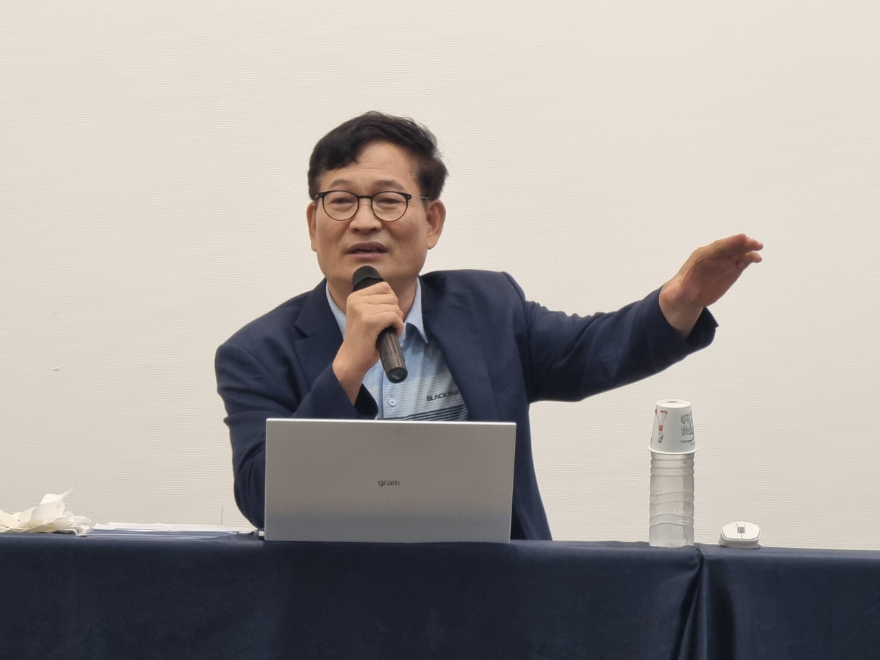 지난 21일 오후 부산일보 10층 강당에서 송영길 민주당 전 대표가 특강을 하고 있다. [사진=임순택 기자]