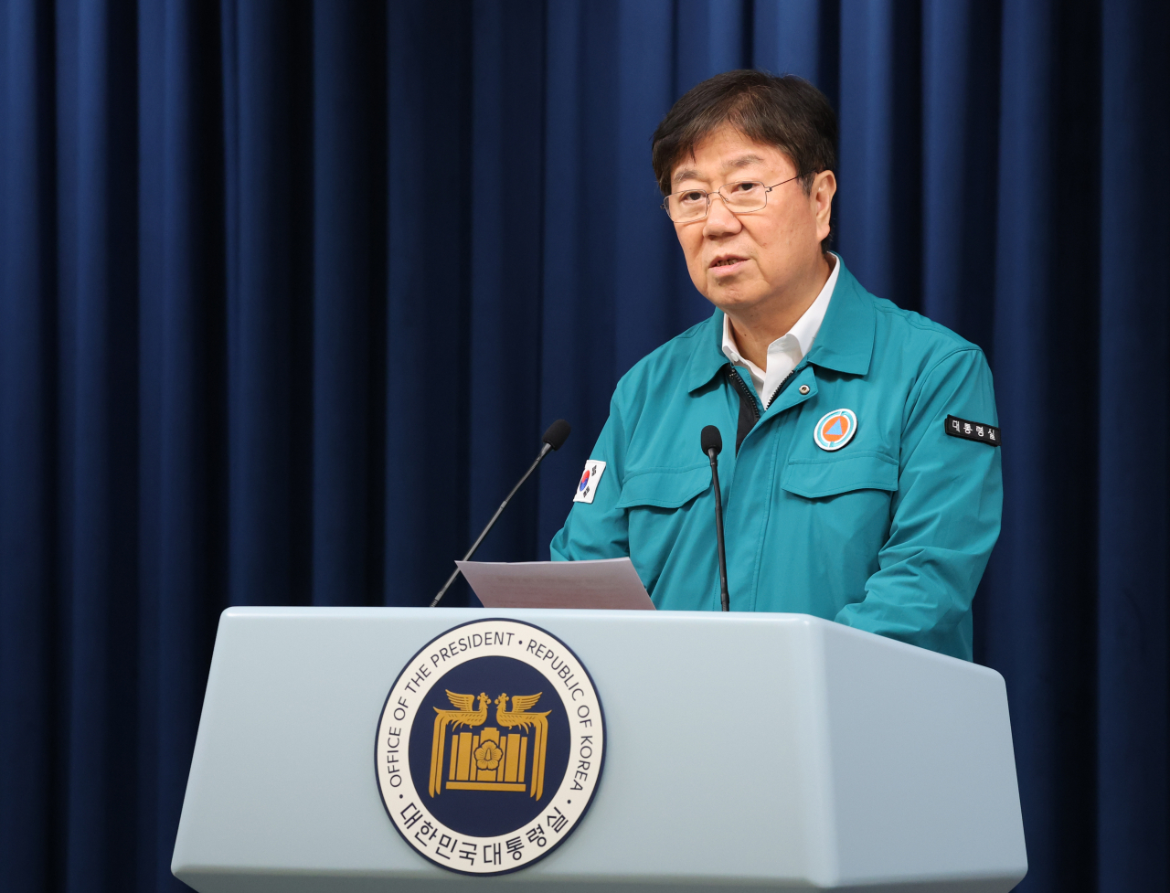 김대기 대통령 비서실장이 22일 서울 용산 대통령실 청사에서 이균용 신임 대법원장 후보자의 인선 배경에 관해 설명하고 있다. 윤석열 대통령은 이날 신임 대법원장 후보자로 이균용 서울고법 부장판사를 지명했다. [연합]