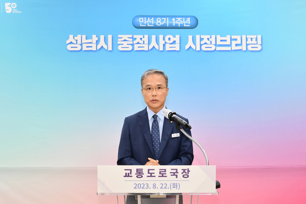 진명래 교통도로국장