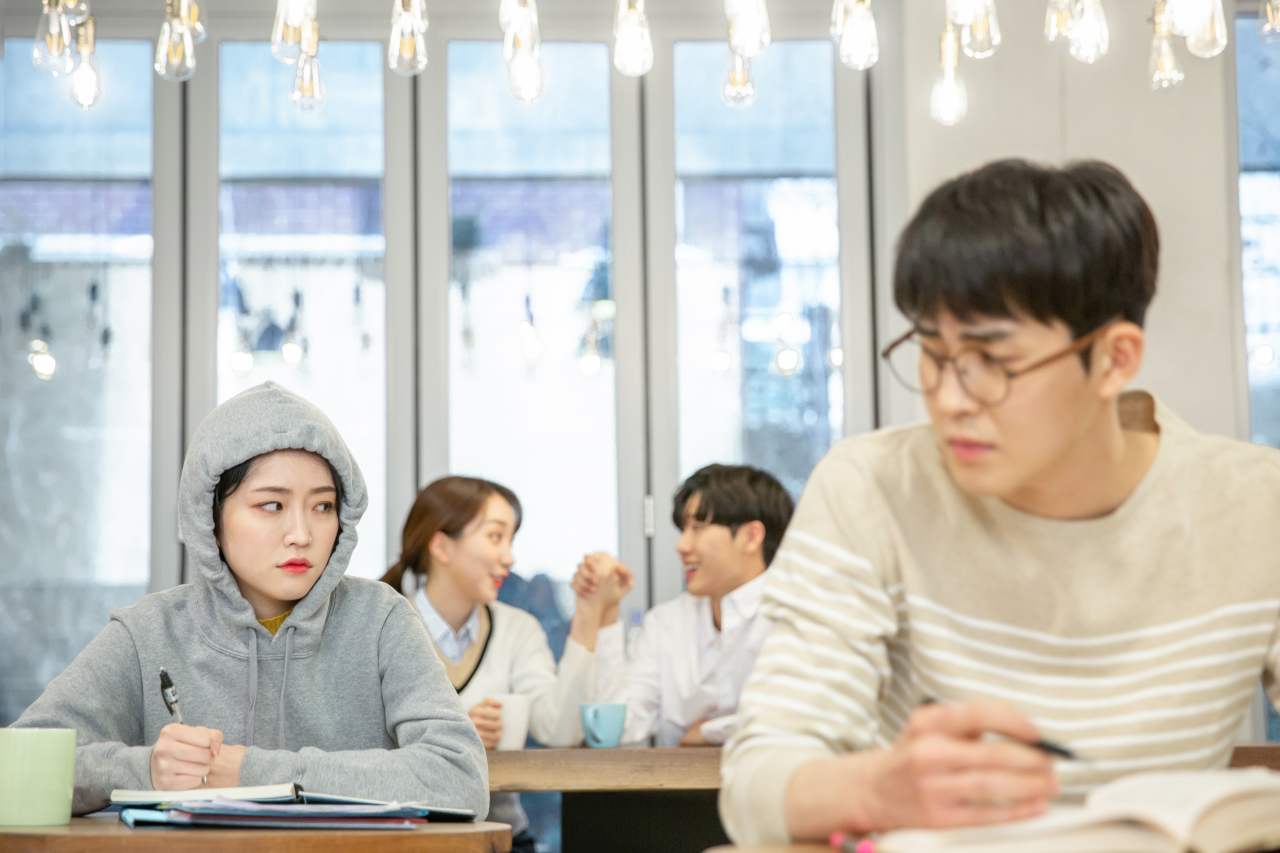카공족 연출 이미지. [게티이미지뱅크]