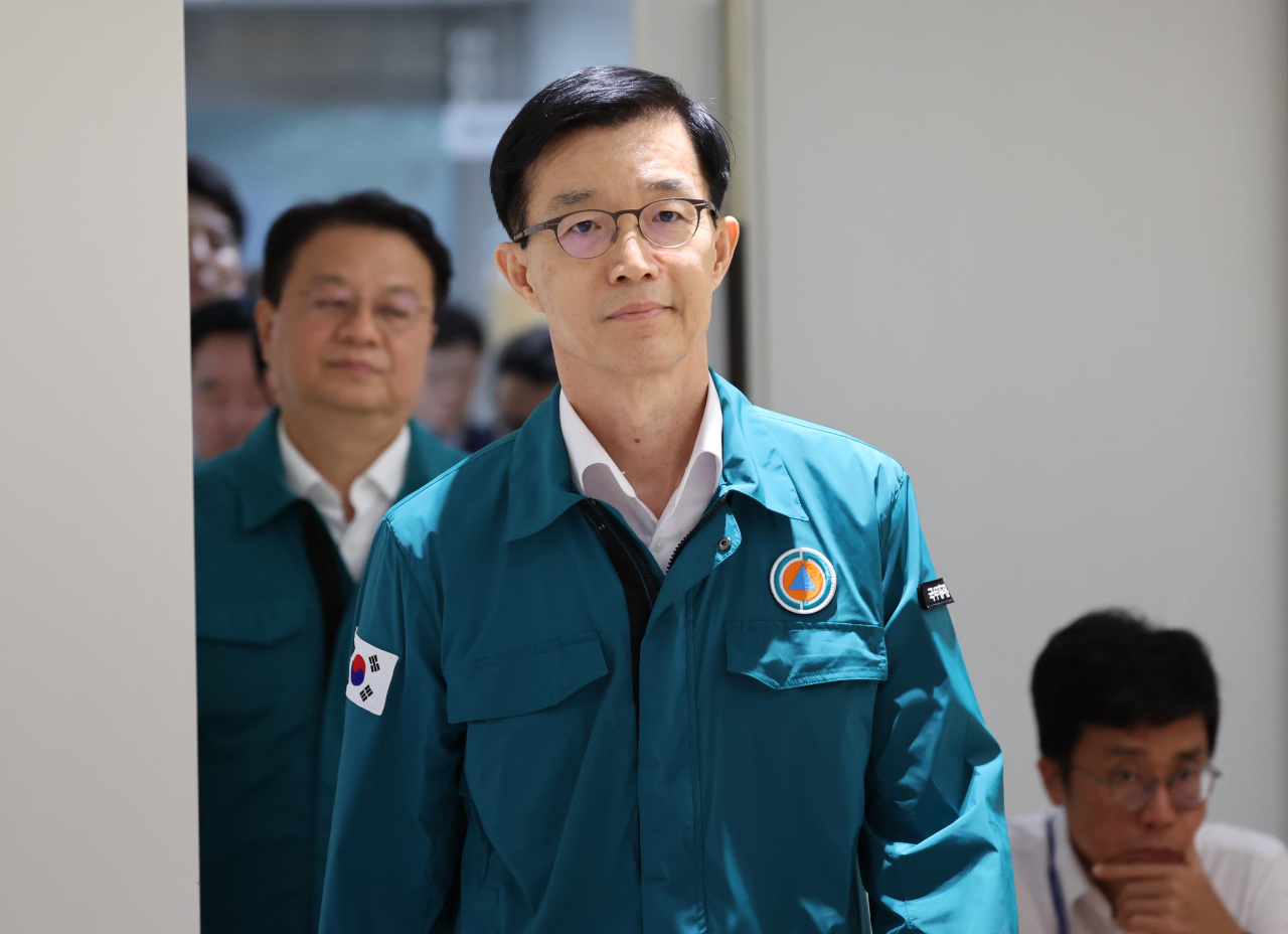 방문규 신임 산업통상자원부 장관 후보자가 22일 서울 용산 대통령실 청사 브리핑룸에 입장하고 있다. [연합]