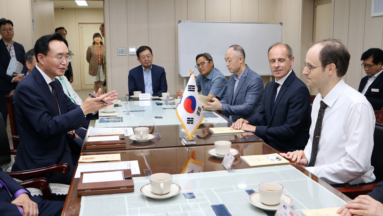 나주시가 과거 프랑스 고래잡이 배 비금도 표류사건을 재조명하는 학술 포럼을 개최했다