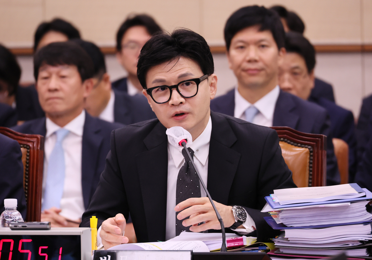 한동훈 법무부 장관이 21일 국회에서 열린 법제사법위원회 전체회의에서 의원 질의에 답변하고 있다. [연합]