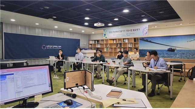 지난 16일 인천 창조경제 혁신센터에서 진행된 인천시의 ‘청년 해외진출기지 지원사업’ 발표 평가 모습.