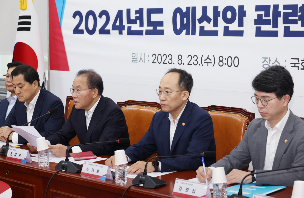 23일 국회에서 열린 2024년도 예산안 관련 당정협의회에서 윤재옥 국민의힘 원내대표가 발언을 하고 있다. [연합]