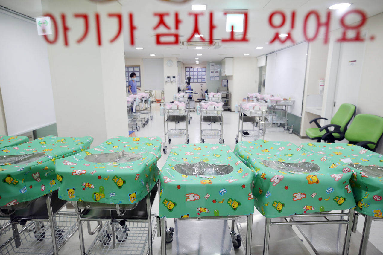 국민권익위원회가 난임 등 예비부모의 건강권 관련 민원 1493건을 분석해 23일 공개한 결과에 따르면 민원인 절반 이상이 난임 시술비 지원 확대를 요구하고, 난임시술 휴가 등을 문의한 것으로 나타났다. 자료사진. [연합]
