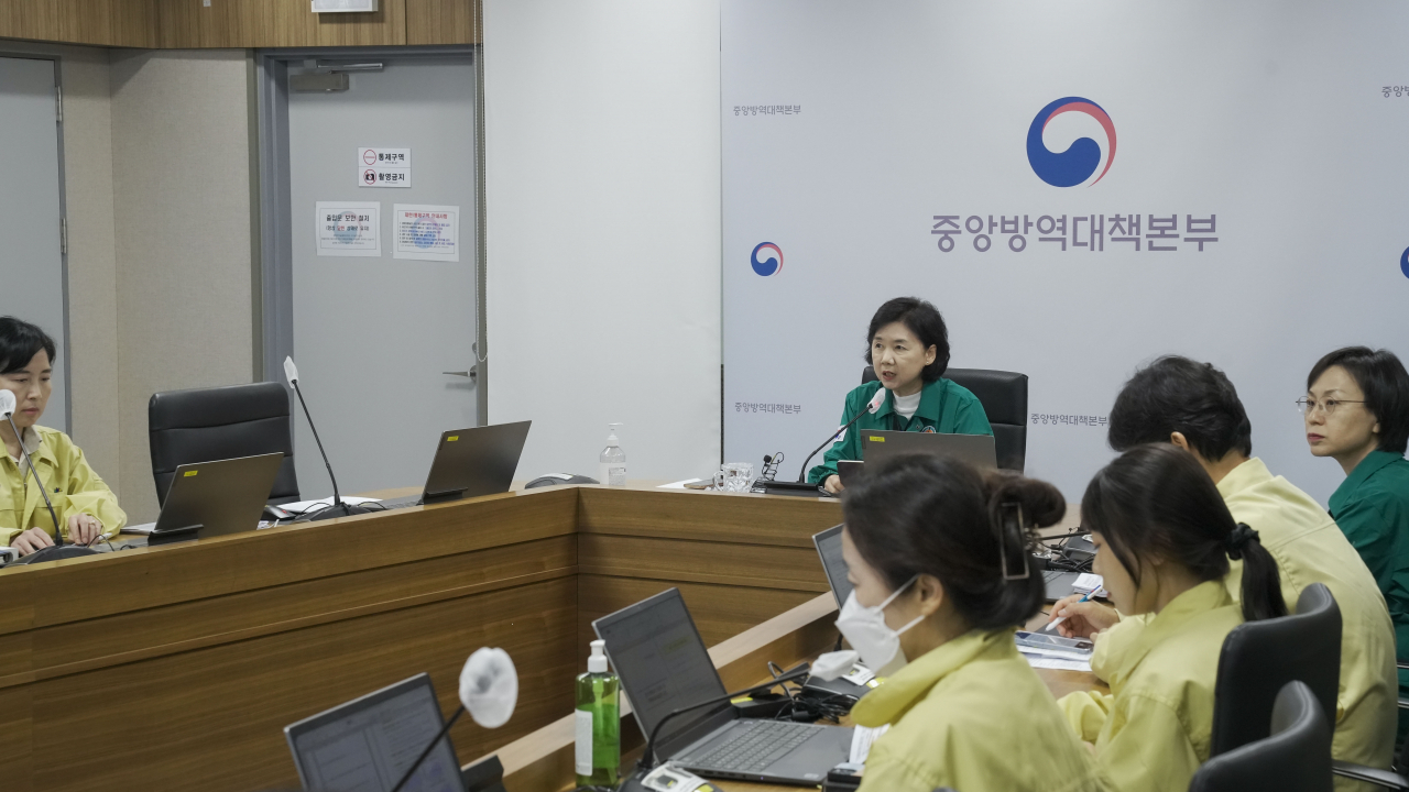 지영미 질병관리청장이 23일 충북 청주시 질병관리본부 긴급상황실에서 열린 코로나19 중앙사고수습본부 회의에서 발언하고 있다. [질병관리청 제공]