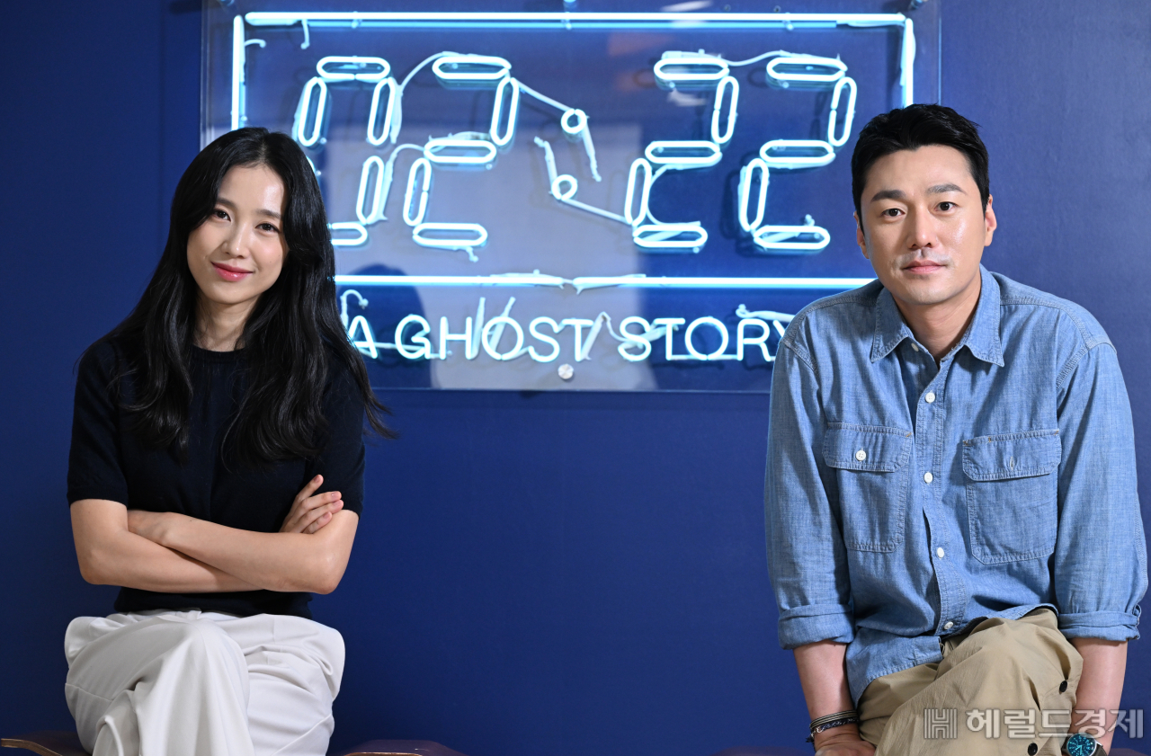 연극 ‘2시 22분’ 배우 박지연과 최영준. 임세준 기자