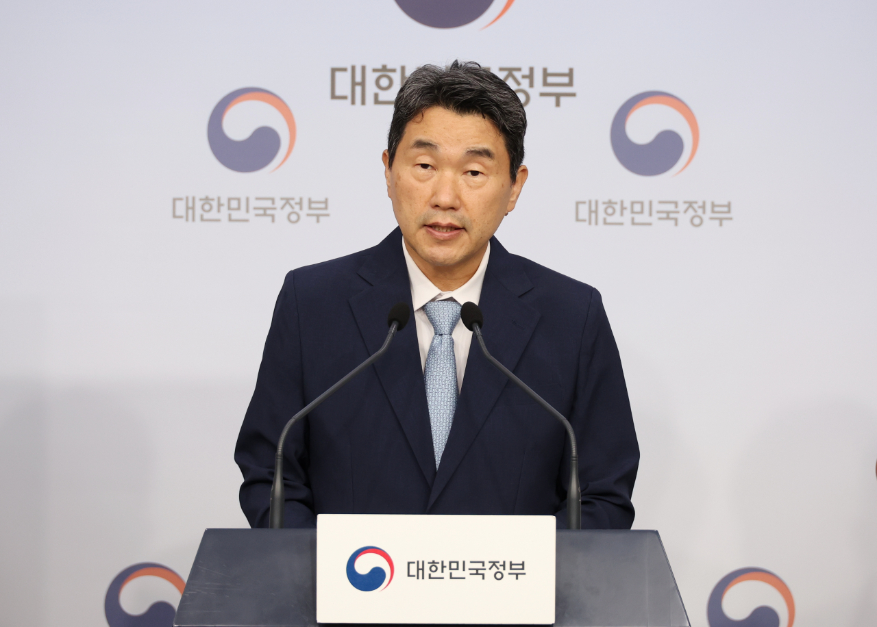 이주호 부총리가 지난 23일 '교권 회복 및 강화를 위한 종합 대책'을 발표하고 있다. [교육부 제공]