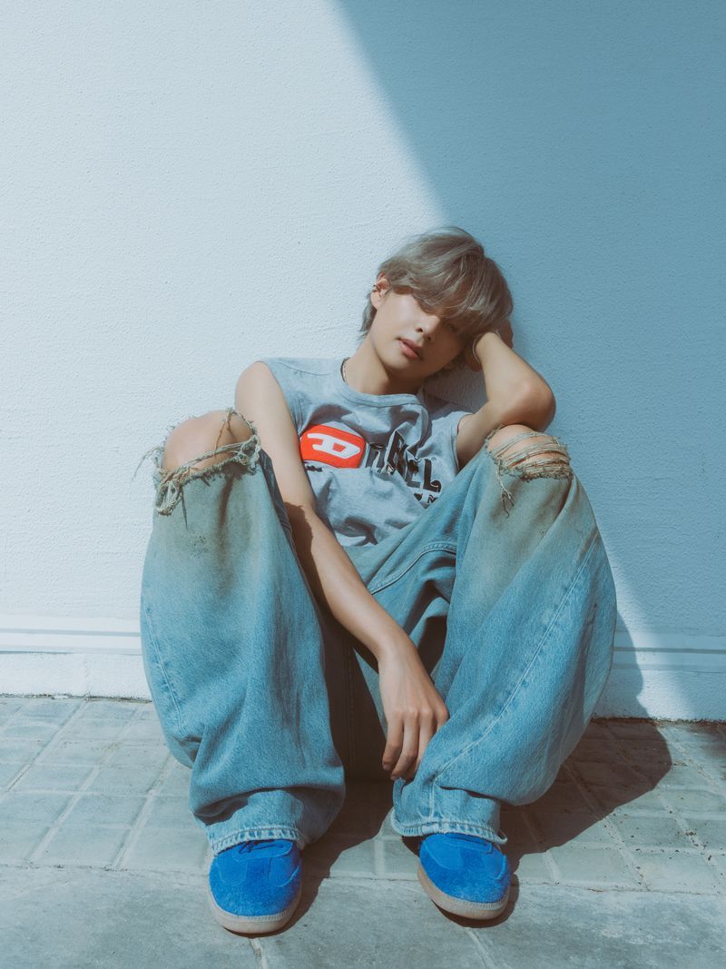 Today's K-pop] BTS' V debuts at No. 96 on Billboard's Hot 100 with