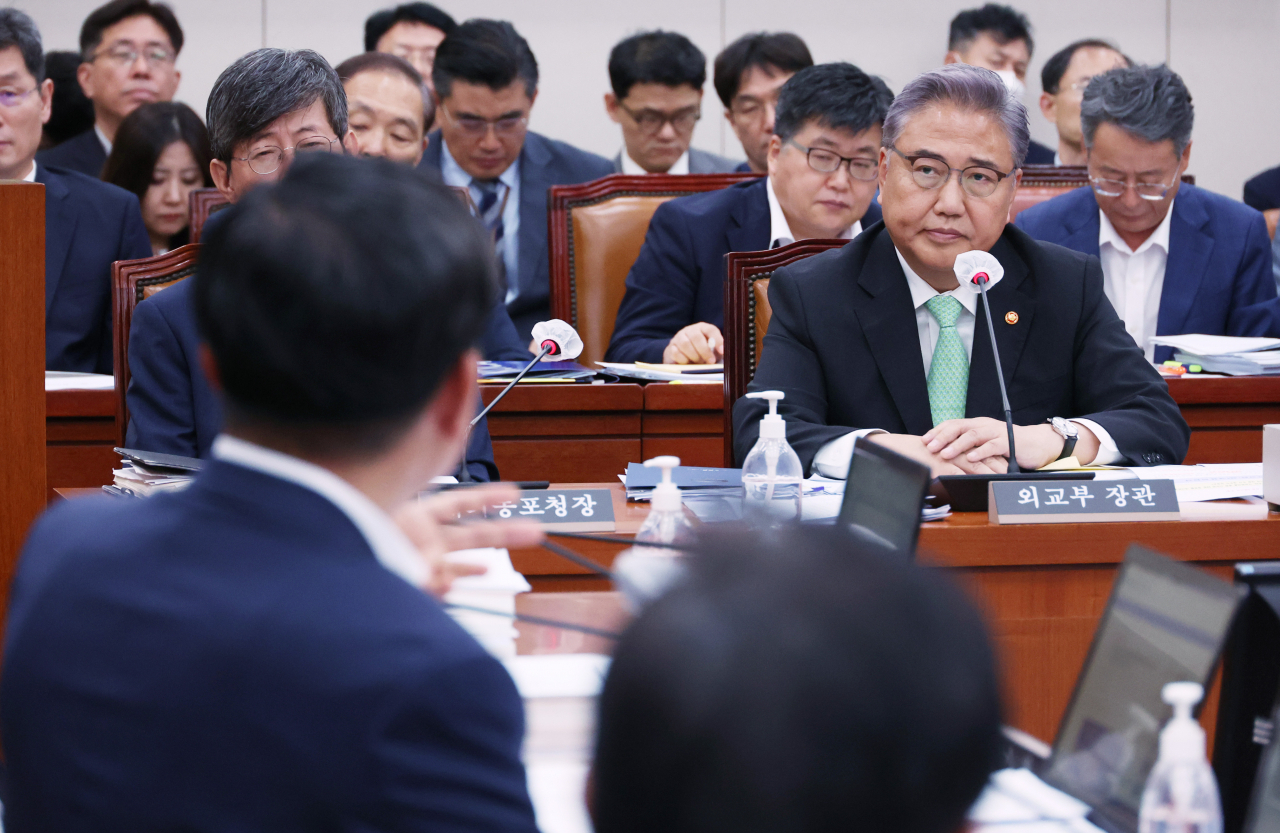 23일 국회에서 열린 외교통일위원회에서 박진 외교장관이 의원 질의에 답하고 있다. [연합]