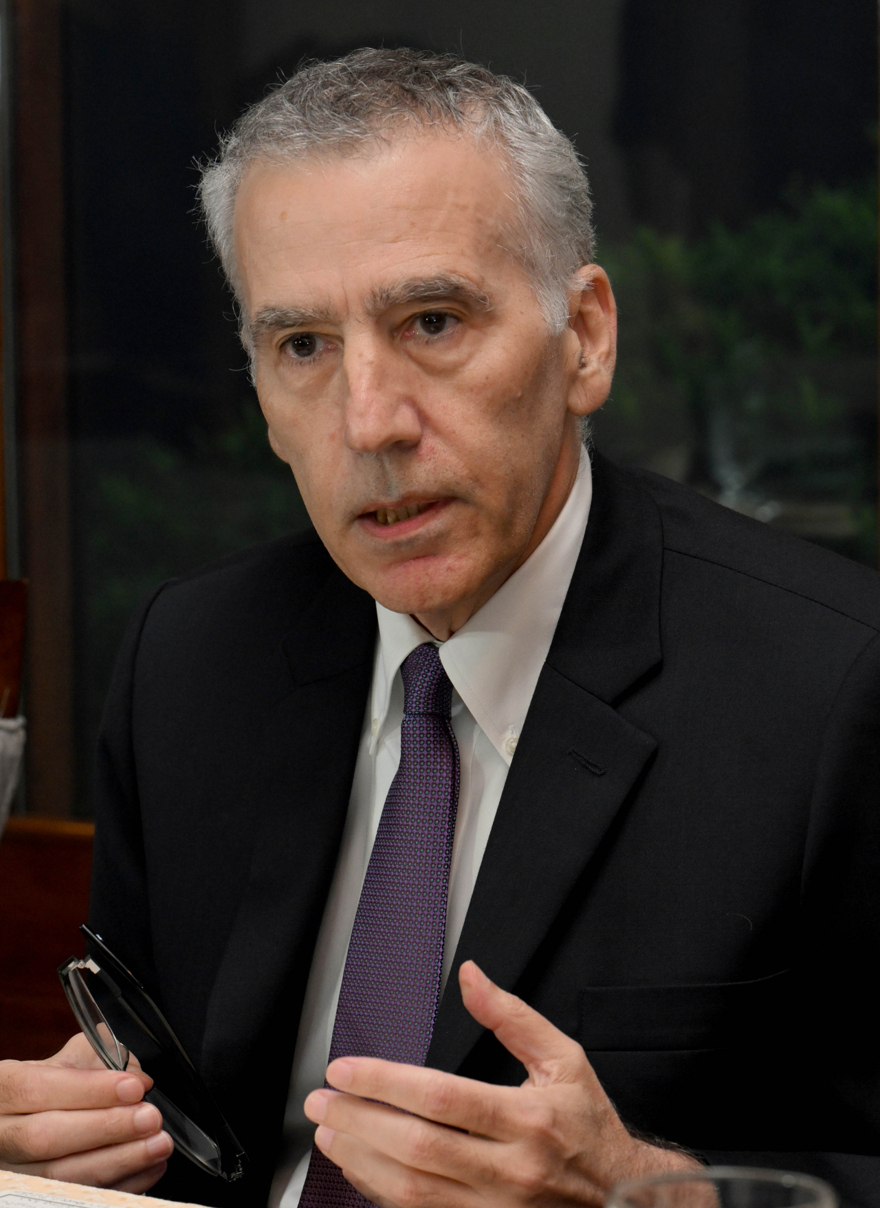US Ambassador to South Korea Philip Goldberg speaks during an interview with Korean reporters covering the Foreign Ministry at his residence in Seoul on Wednesday. (Joint press corps)
