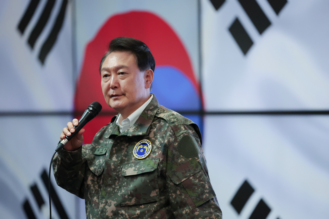 윤석열 대통령이 23일 한미연합사 전시지휘소(CP TANGO)를 방문해 '23년 을지 자유의 방패(UFS, Ulchi Freedom Shied) 연습상황을 점검하며 훈련에 참가한 장병들에게 격려발언을 하고 있다. [연합]