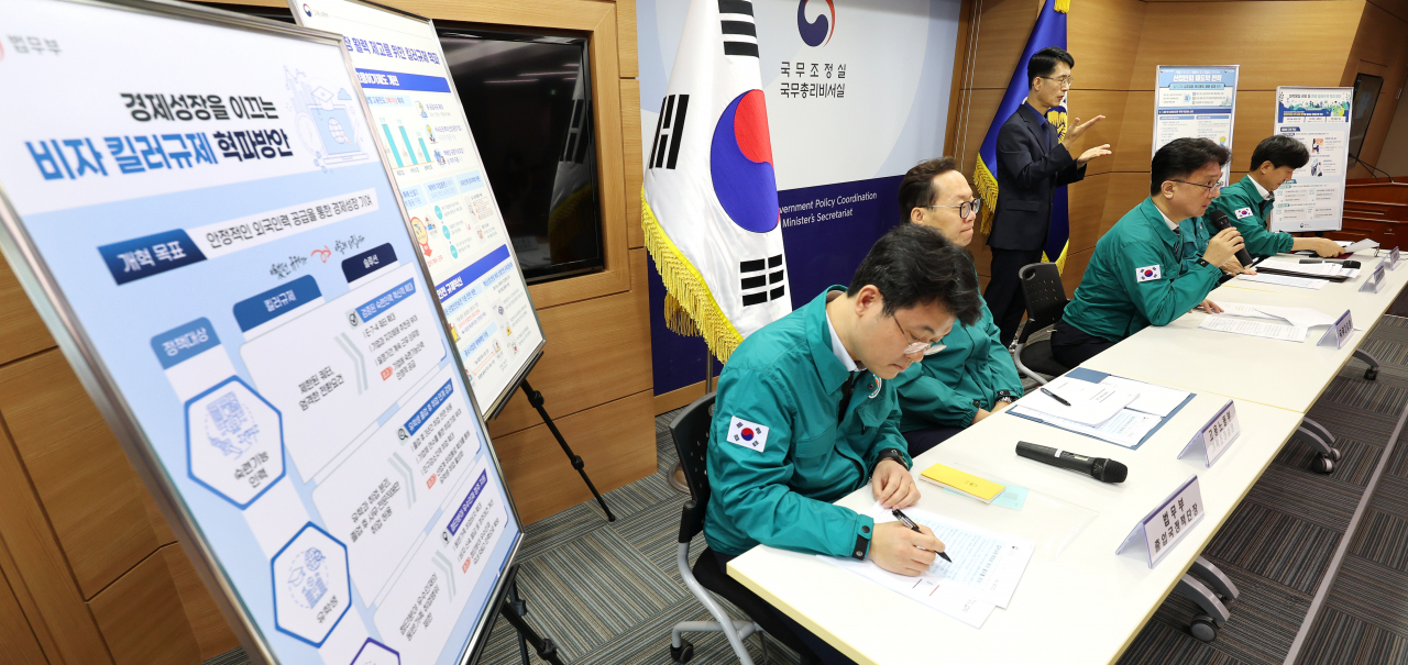Lee Jung-won, the second deputy director of the Office for Government Policy Coordination, briefs details on the regulatory innovation strategy meeting at the Sejong Government Complex on Thursday. (Yonhap)
