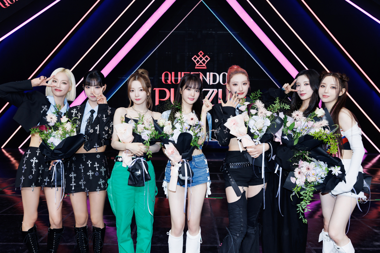 K-pop girl group El7z Up. (Mnet‘s “Queendom Puzzle”)
