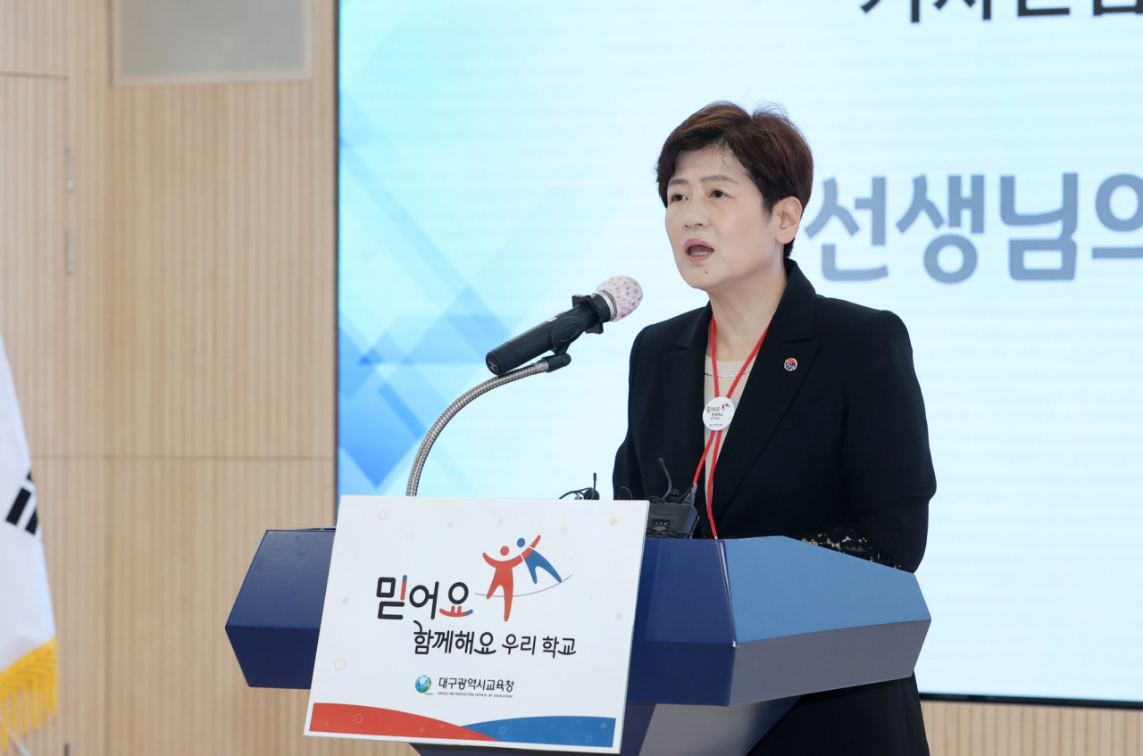 강은희 대구교육감은 24일 대구시교육연수원에서 기자회견을 열고 교권 회복과 교육활동 보호 강화를 위한 방안을 발표하고 있다.[대구시교육청 제공]
