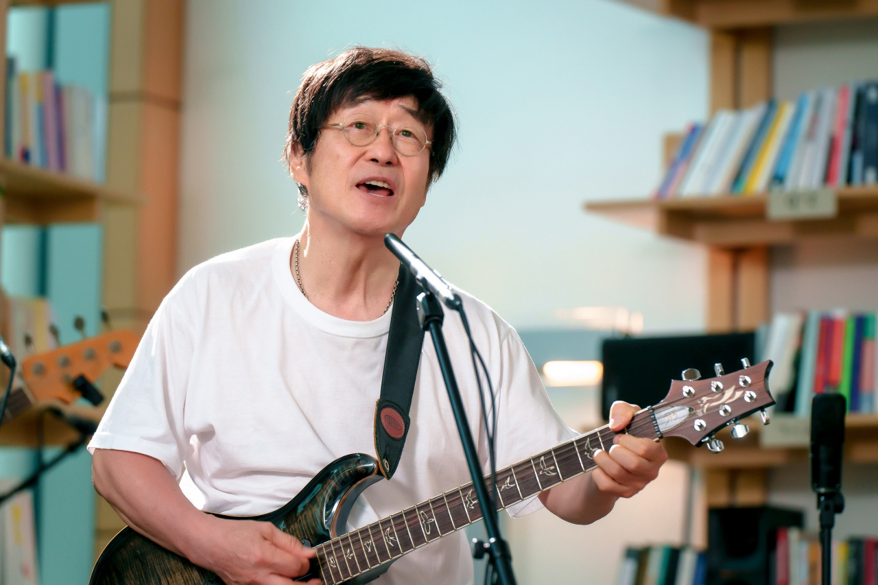 김창완 밴드가 출연한 첫 ‘타이니 데스크 코리아’ 공연 촬영 현장 스틸컷. [LG유플러스 제공]