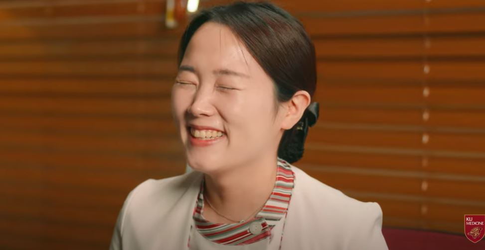 고대구로병원 8년째 일하고 있는 정윤소 간호사가 인터뷰 하고 있다. [유튜브 고대병원 캡쳐]