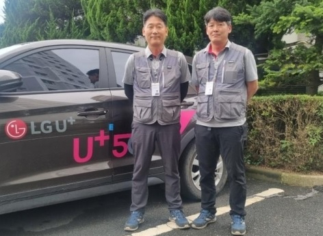 전북 완주군에서 불이 난 집에 들어가 70대 노부부를 구한 강충석(좌), 김진홍(우)씨. [사진출처=전북소방본부]