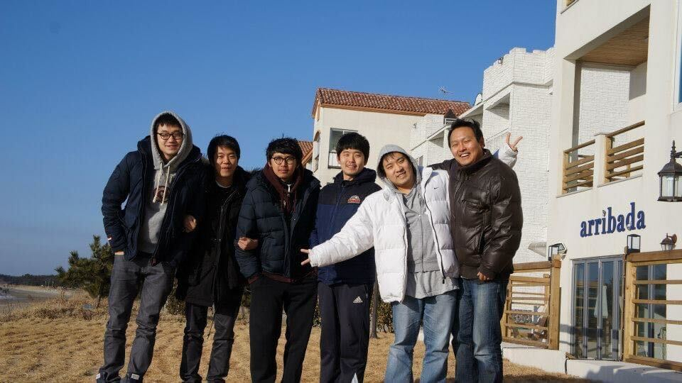 백승욱 의장(맨 오른쪽)을 포함한 루닛의 공동 창업자 6인의 2013년 창업 전 모습[루닛 제공]