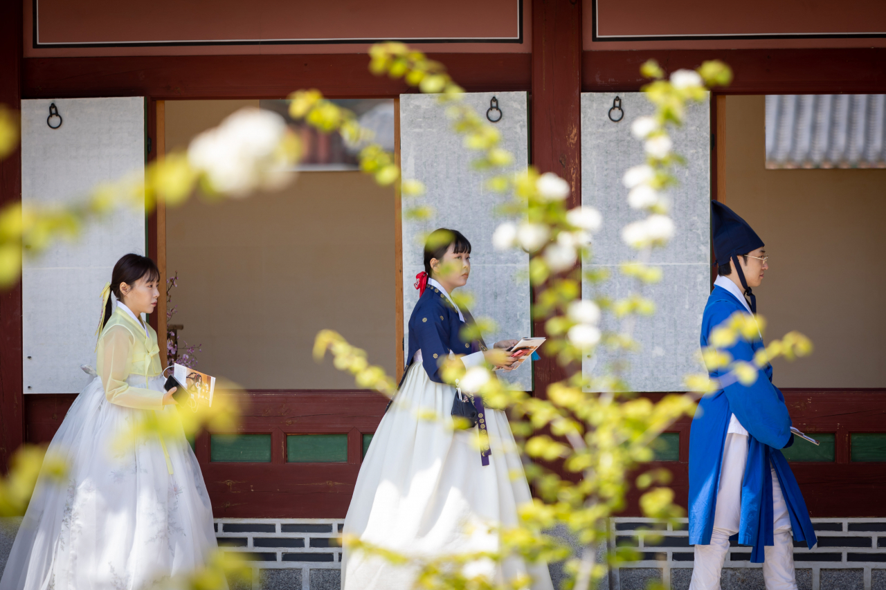 요즘 생과방 체험객들도 한복을 곱게 차려입고 프로그램 분위기에 맞추려 한다.