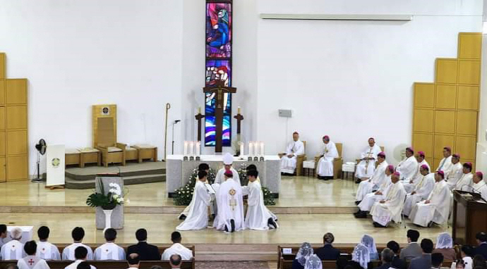 천주교 광주관구장인 옥현진(시몬) 대주교의 팔리움(Pallium) 수여 미사가 지난 26일 북구 임동주교좌성당에서 수도자, 평신도 등 800여명이 참석한 가운데 봉헌됐다.