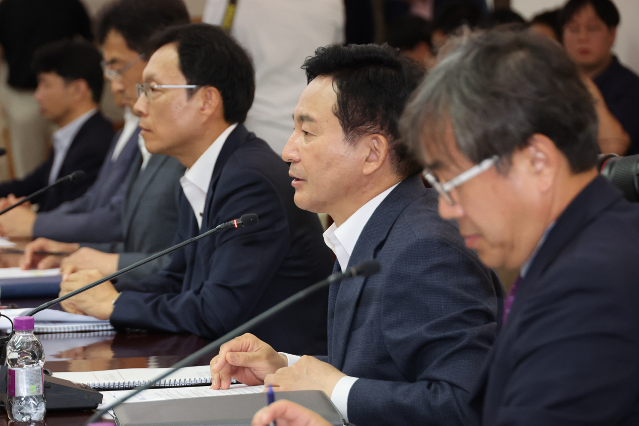 원희룡 국토교통부 장관이 27일 오후 서울 세종로 정부서울청사에서 검단아파트 사고 및 GS건설 현장 점검 결과 회의를 주재하고 있다. [연합]