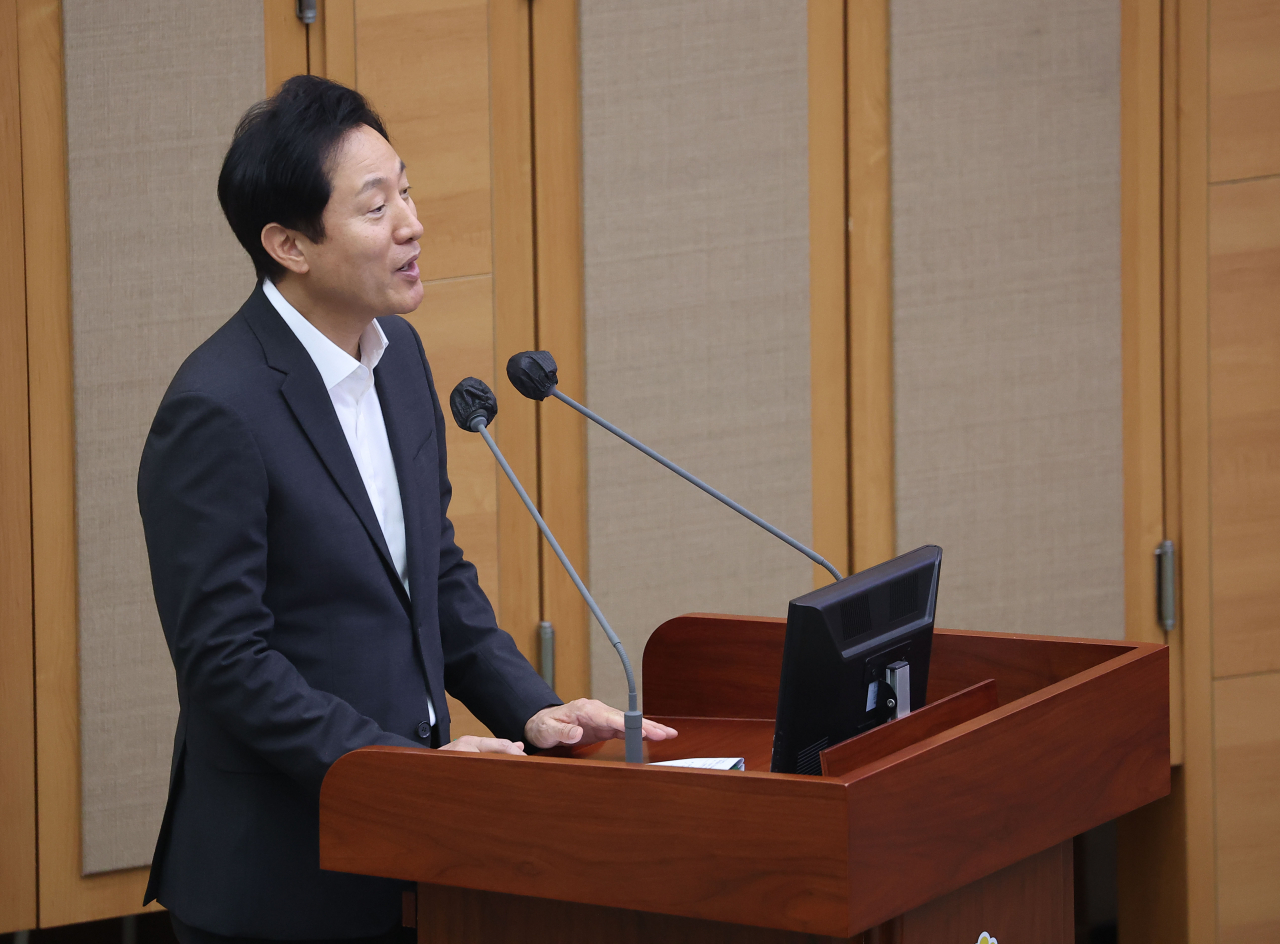 오세훈 서울시장이 29일 오전 서울시의회에서 열린 제320회 임시회 본회의에 참석해 의원 질문에 답하고 있다. [연합]