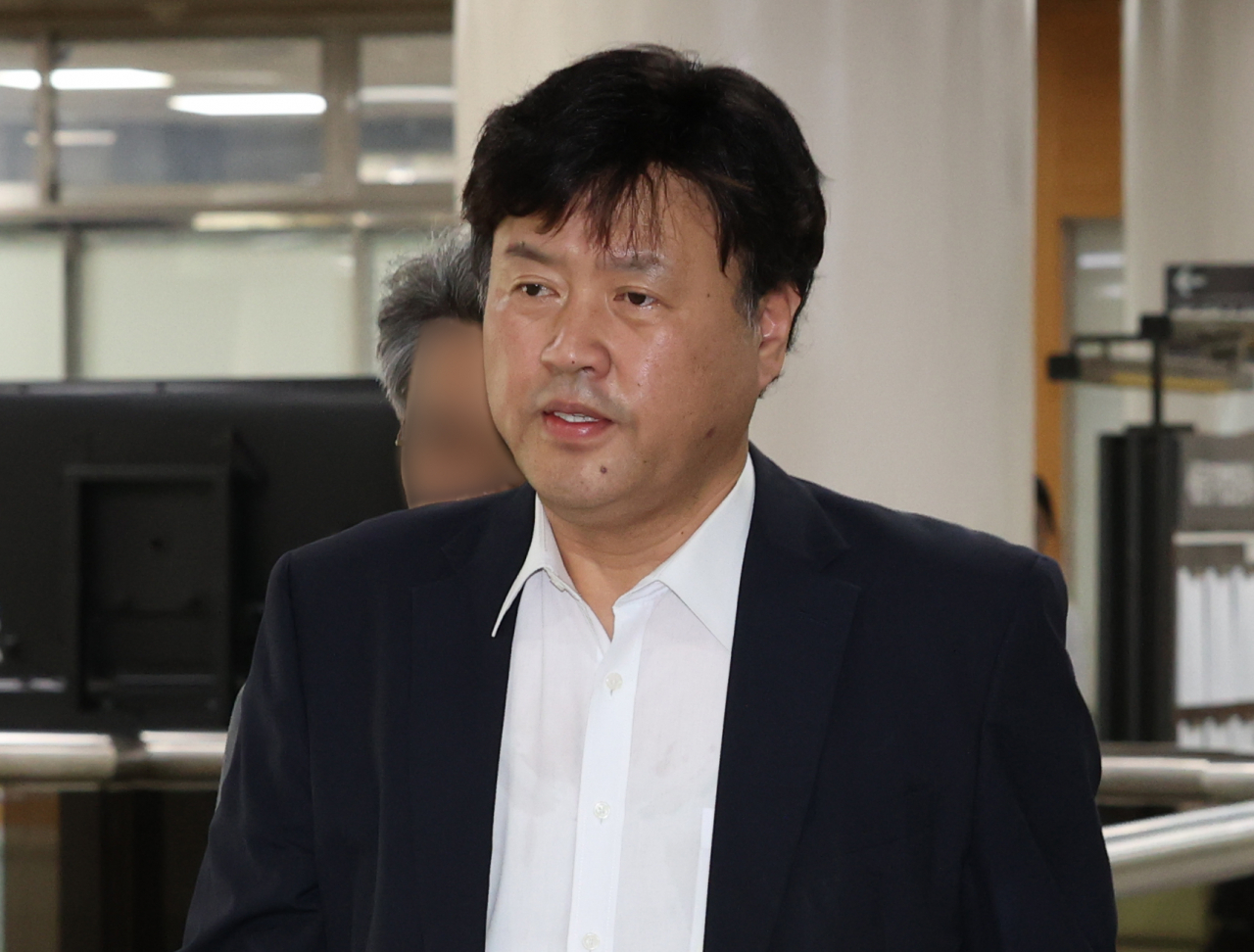 김용 민주연구원 전 부원장이 서울 서초구 서울중앙지방법원에서 열린 불법 대선자금 수수 관련 1심 속행 공판에 출석하고 있다.[연합]