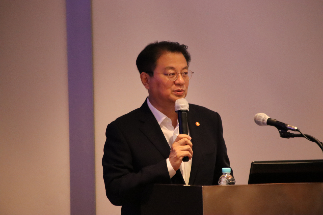 29일 니치아워포럼에 연사로 나선 방기선 국무조정실장. [한국산업연합포럼 제공]