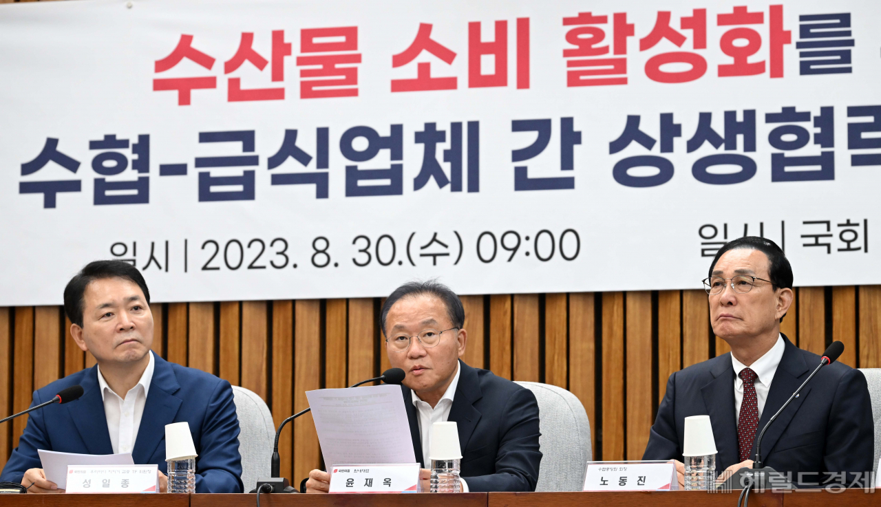 윤재옥 국민의힘 원내대표가 30일 오전 서울 여의도 국회에서 열린 수산물 소비 활성화를 위한 수협-급식업체 간 상생협력 협약식에서 발언을 하고 있다. 이상섭 기자