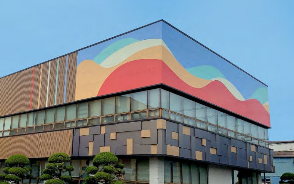 포스코스틸리온 포항 컬러공장 사무동에 적용된 포스아트 강판 시공 사례. [포스코 제공]