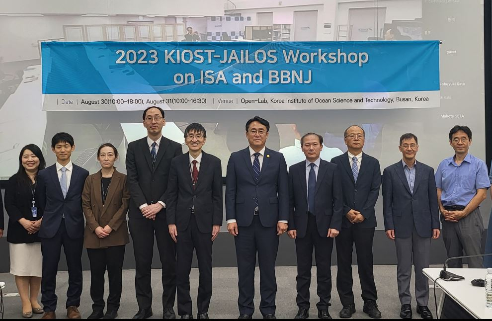 2023년도 KIOST-일본해양법연구회 국제워크숍 참석자들이 기념촬영을 하고 있다.[KIOST 제공]