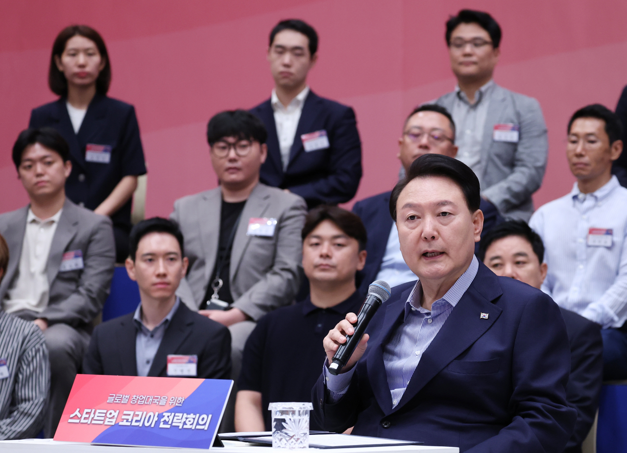 윤석열 대통령이 30일 청와대 영빈관에서 열린 스타트업 코리아 전략회의에서 발언하고 있다. [연합]