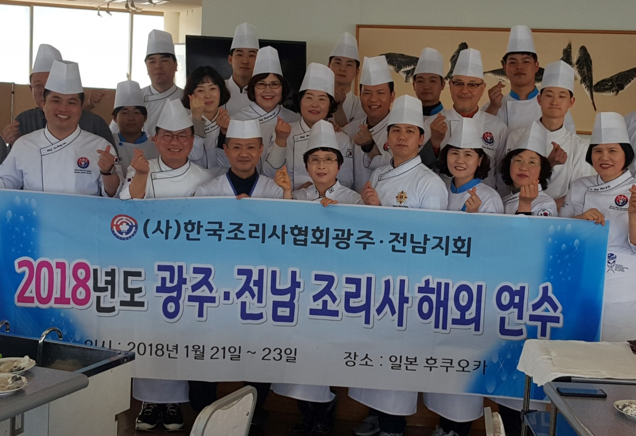 안유성 명장은 외식업 경쟁력 강화를 위해 일본 등 해외연수를 꾸준히 진행하고 있다.
