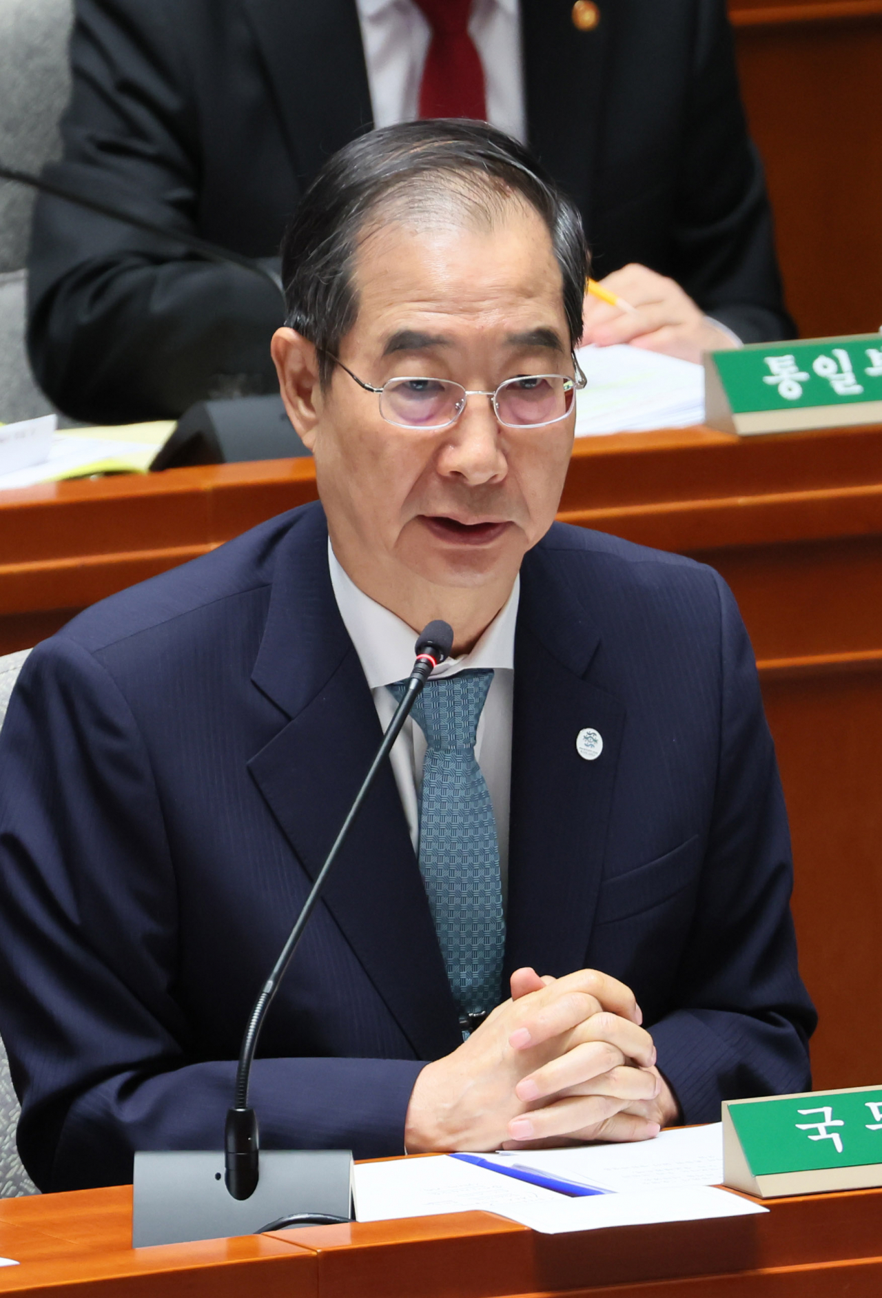 한덕수 국무총리가 30일 국회에서 열린 예산결산특별위원회 전체회의에서 의원 질의에 답변하고 있다. [연합]