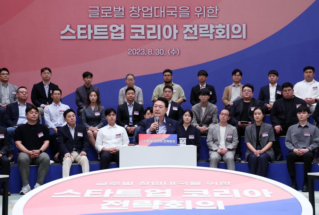 윤석열 대통령이 30일 청와대 영빈관에서 열린 스타트업 코리아 전략회의에서 발언하고 있다. [연합]